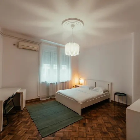 Spacious Apartment *